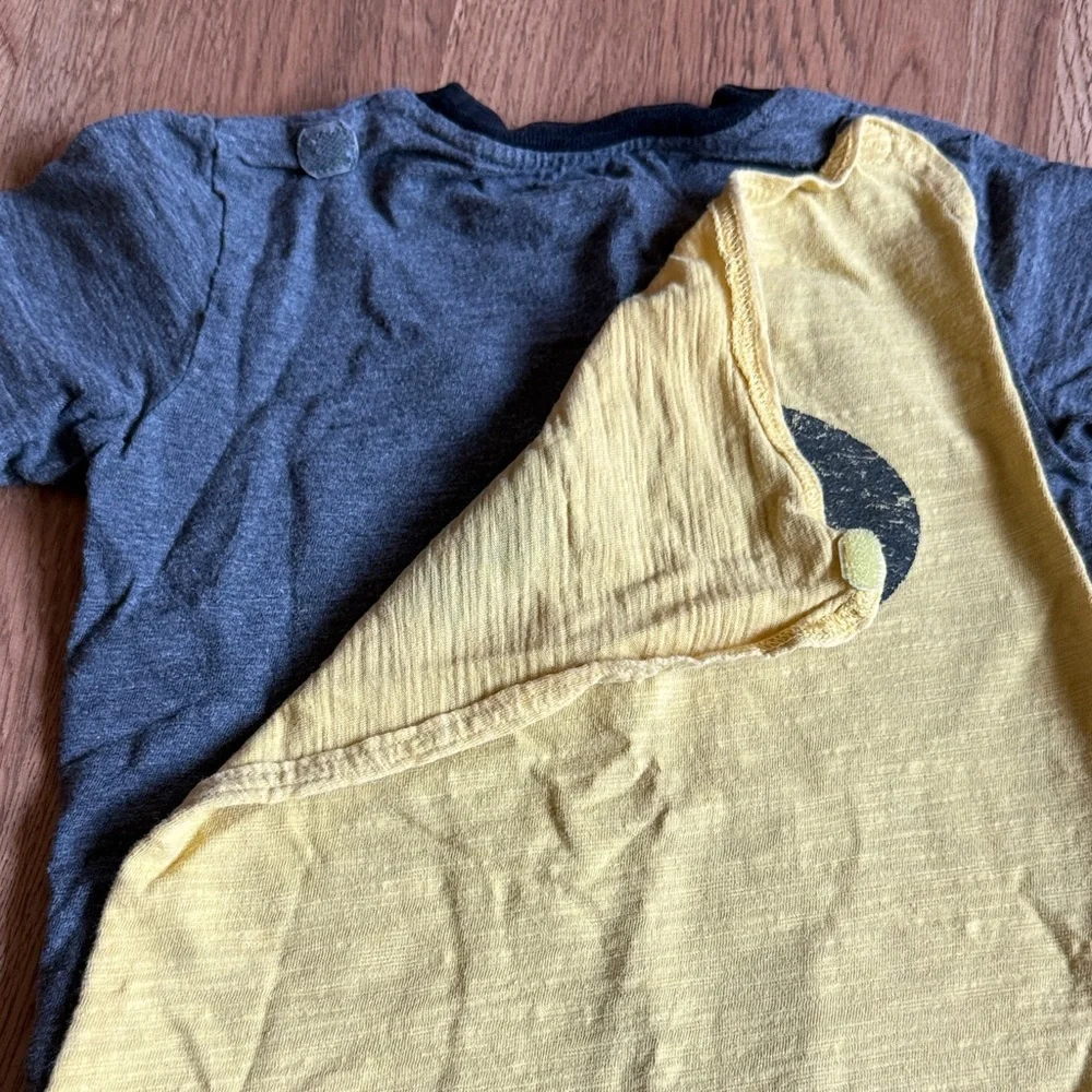 Gap Removable Cape 4 Kids Yellow and Gray Batman T-Shirt